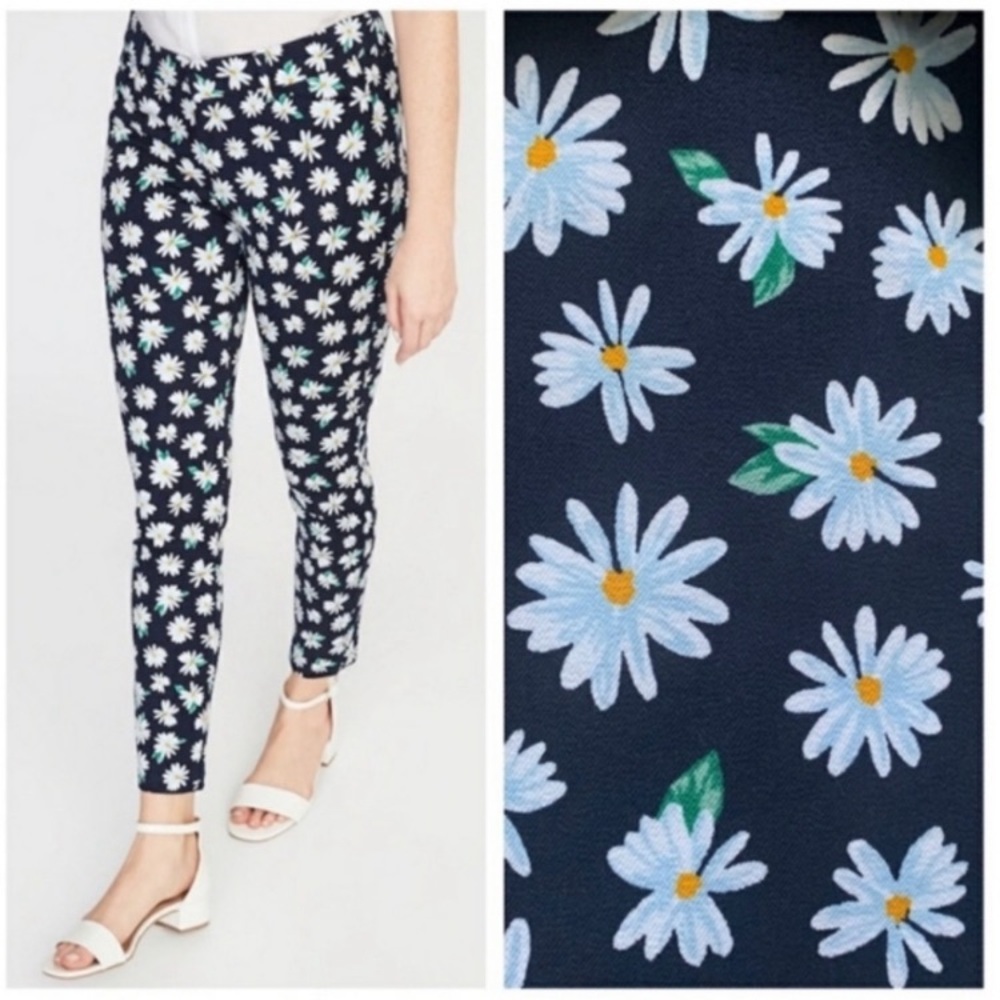 Old Navy Blue and White Ankle Cropped Pants euc size 16